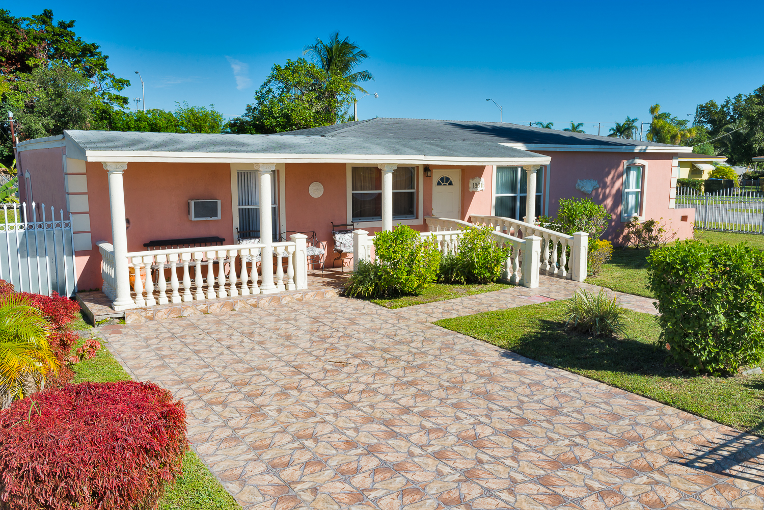 Exterior del hogar residencial Excellent Care Miami